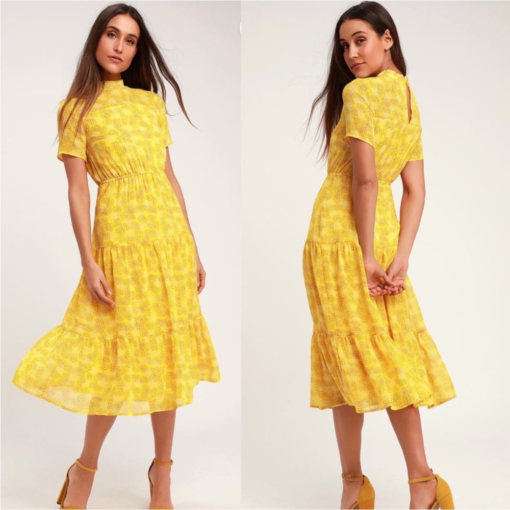 Lulu’s Dressed Up Yellow Floral Midi Dress M